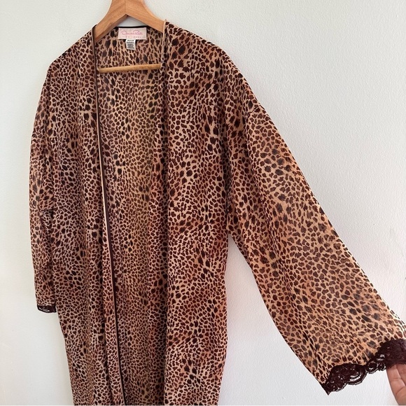 Oscar de la Renta Pink Label leopard print kimono robe - Picture 2 of 5